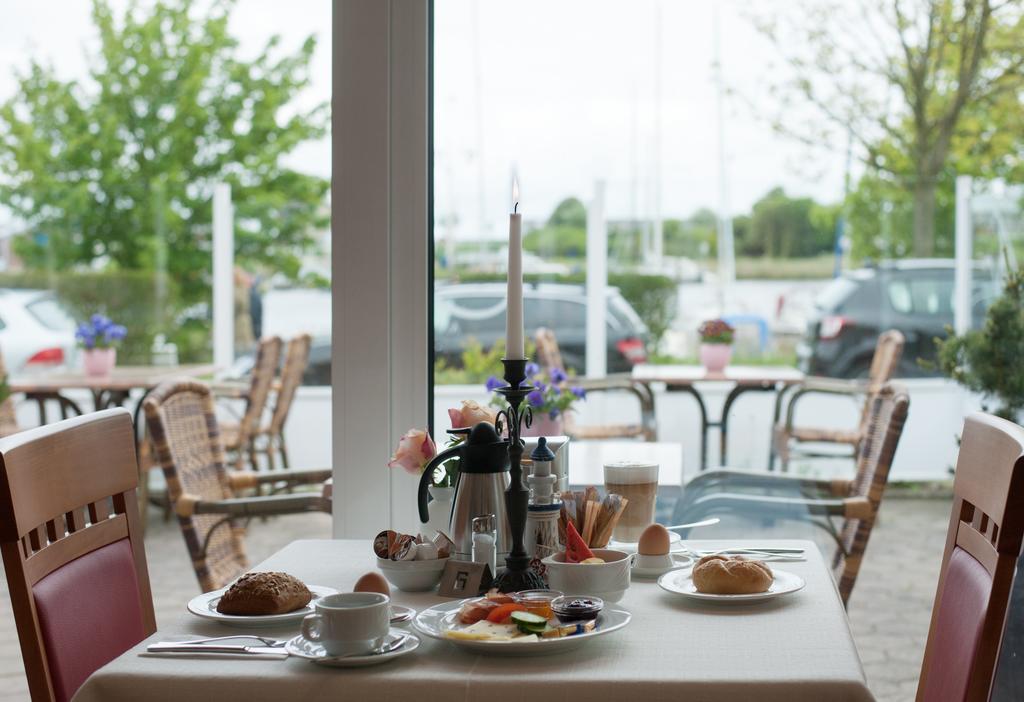 An'T Yachthaven Hotel Harlesiel Bagian luar foto